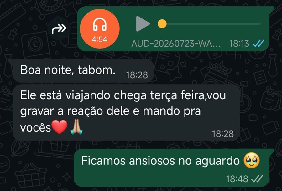 Conversa de WhatsApp em que a cliente agradece e diz que vai gravar a reação da pessoa presenteada.